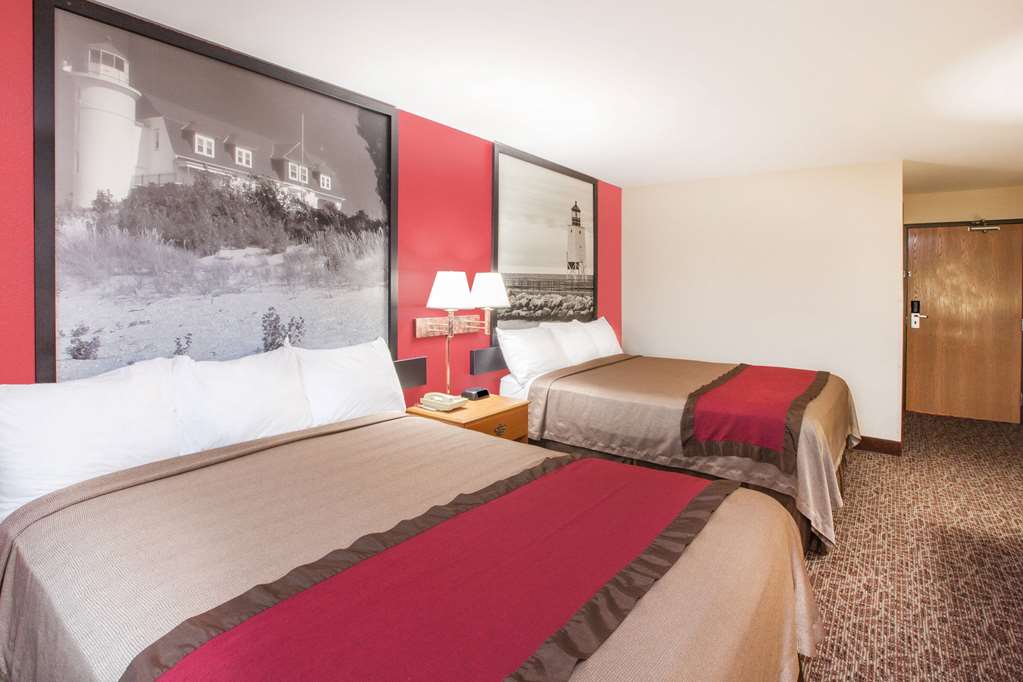 Super 8 by Wyndham West Branch - photo 8