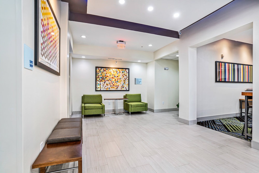 Holiday Inn Express Suites Van Buren Ft Smith Area by IHG - photo 80
