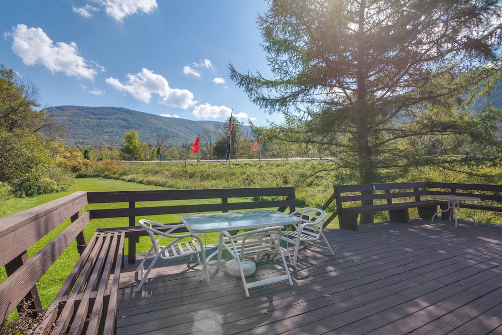 Hunter Hideaway W Yard Deck 3 Mi To Ski Slopes — Hunter