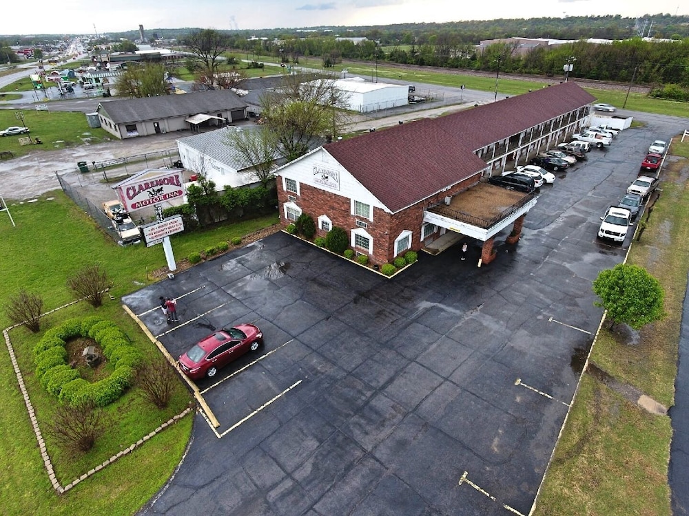 Claremore Motor Inn - photo 19