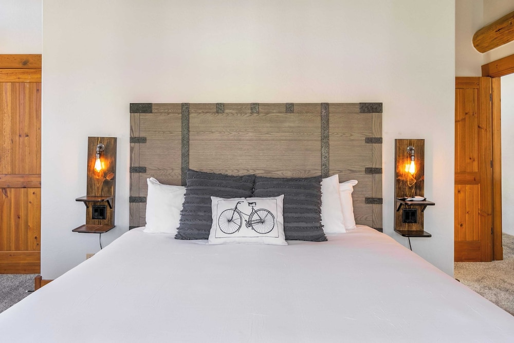 Adams Ranch Retreat by Avantstay Free Shuttle 2 Mountain Village & Telluride Ski Resort - photo 17