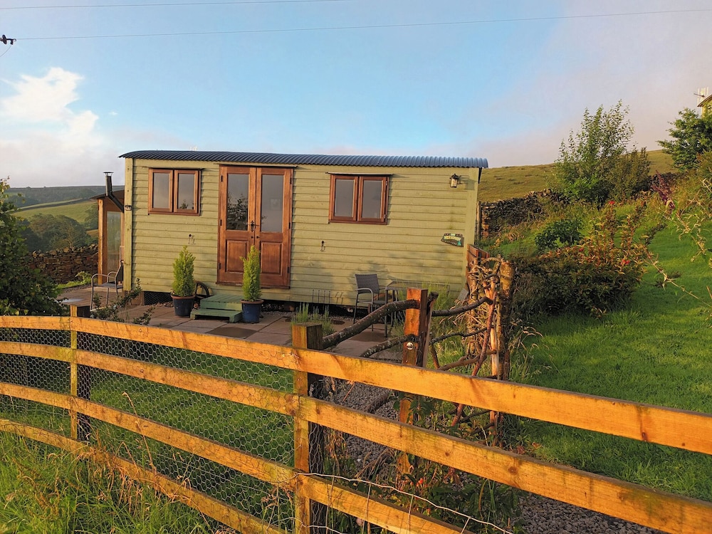 The Herdsman Luxury Shepherds Hut — hotel in Barnoldswick