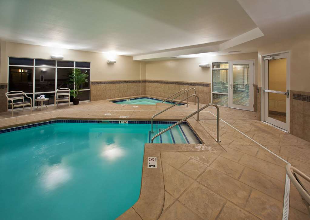 AmericInn by Wyndham Fairfield - photo 13