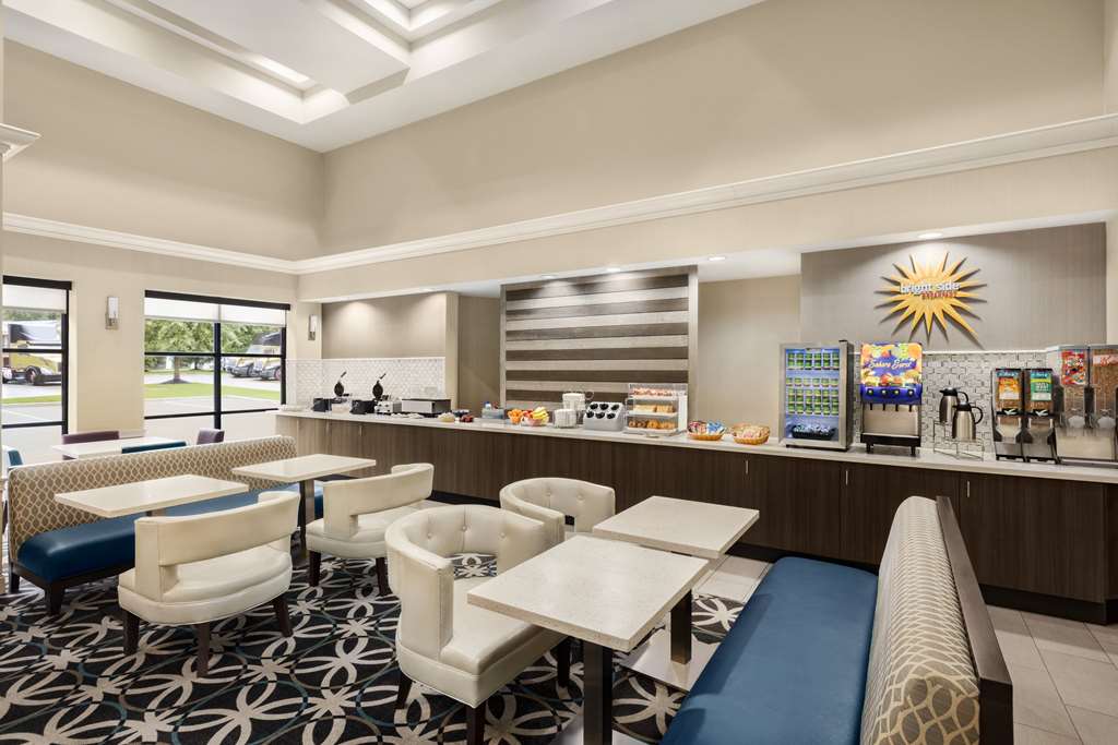 La Quinta Inn & Suites by Wyndham Newark Elkton - photo 5