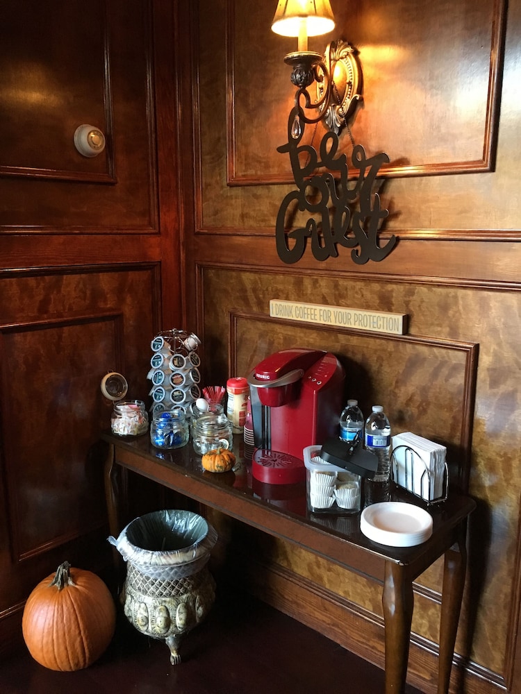 Colts Neck Inn Hotel - photo 30