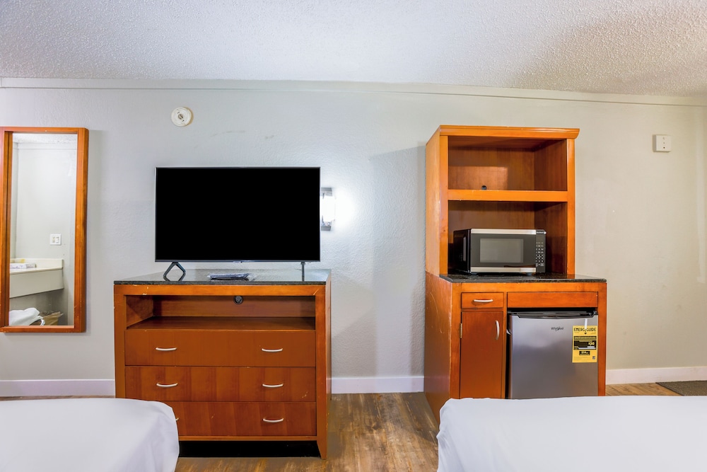 Cozy Garden Inn By OYO Hwy 40 Richmond - photo 25
