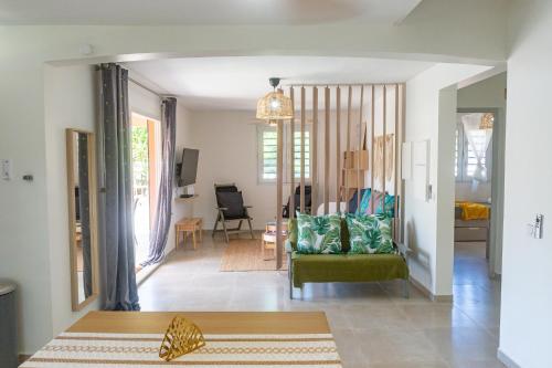 La Kaz Des Iles Maison Moderne près de la Plage — 4-Star Luxury Hotel in Sainte-Rose, Guadeloupe