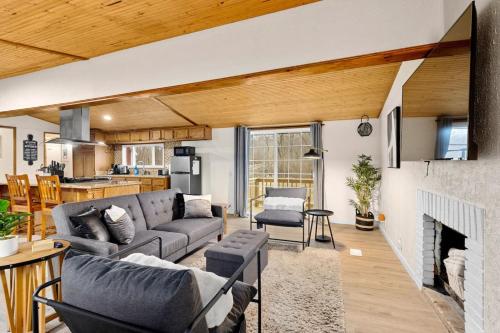 Comfort Cabin 2BD Family Getaway in Creve Coeur — 4-Star Luxury Hotel in Creve Coeur, United States