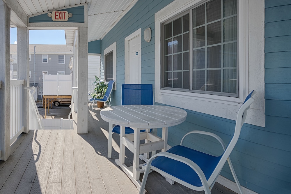 Commander Beach House Hotel - photo 55