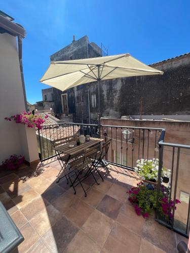 Delia s Apartments — 4-Star Luxury Hotel in Acireale, Italy