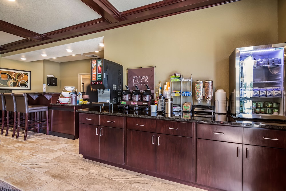 Cobblestone Hotel & Suites Victor - photo 27