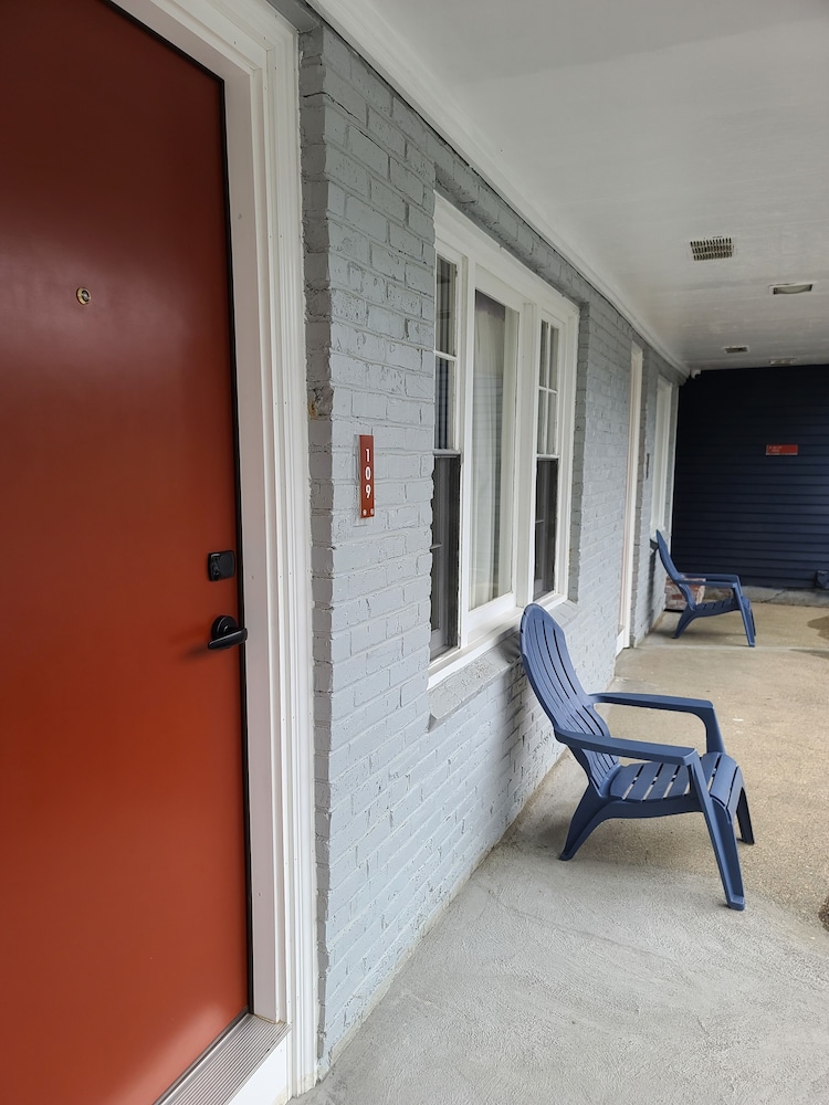 Olde Tavern Motel And Inn - photo 35