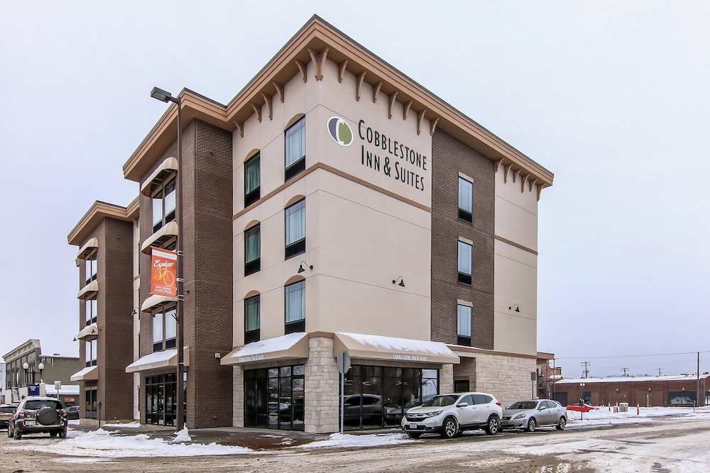 Cobblestone Inn & Suites at UW Stout Downtown Menomonie in Menomonie, United States
