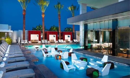 Palms Place Hotel StripView with Open Balcony 23