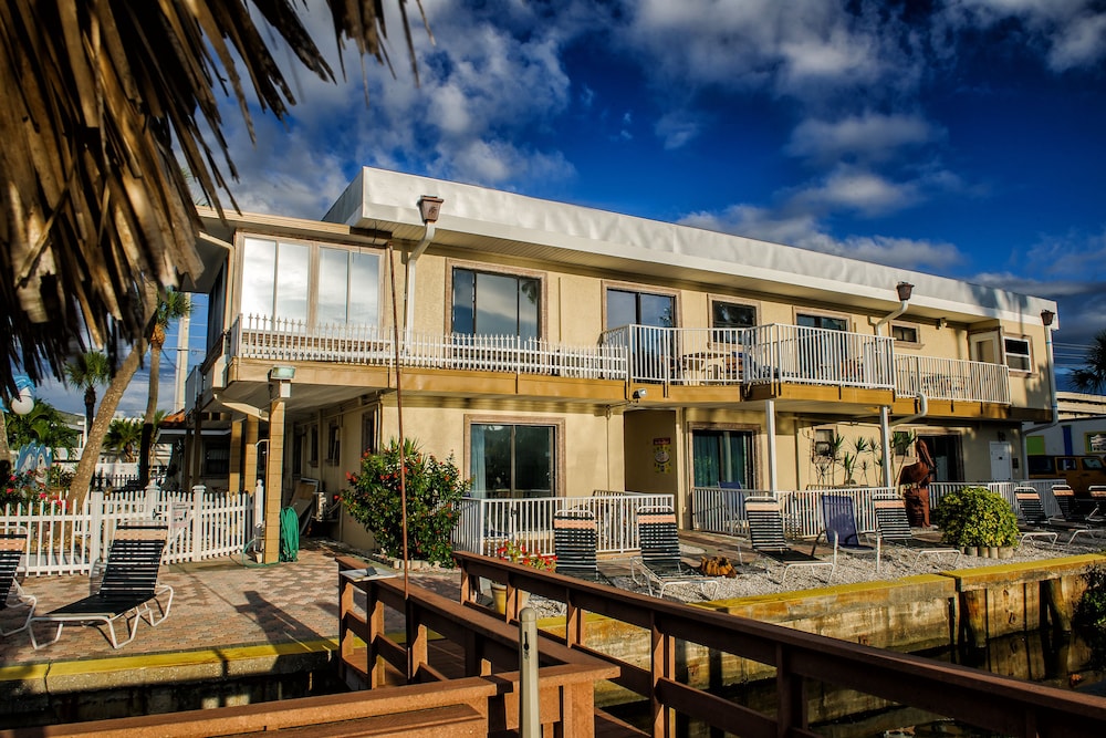 Bayview Plaza Waterfront Resort - photo 79