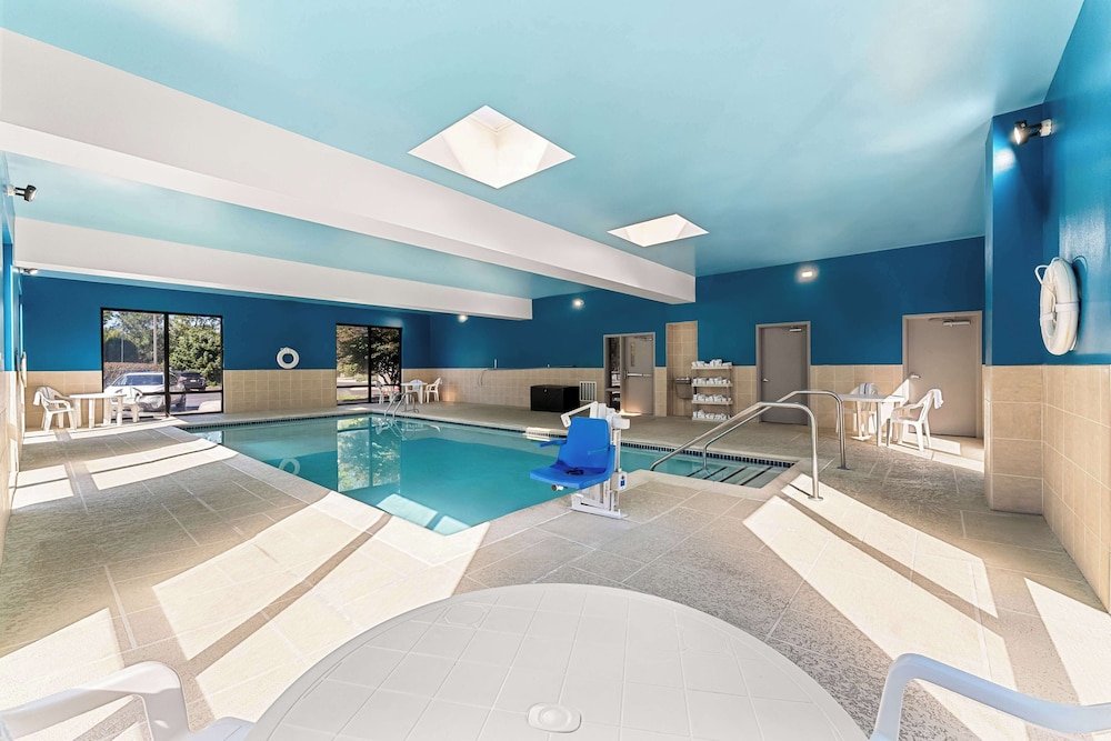 Hampton Inn Stroudsburg Poconos - photo 18