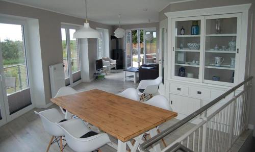 Haus Kiek in't Watt Ferienwohnung Deichrausch — 4-Star Luxury Hotel in Juist, Germany
