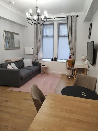 K R Sweet Home Nice one bedroom flat — 4-Star Luxury Hotel in Edinburgh, United Kingdom
