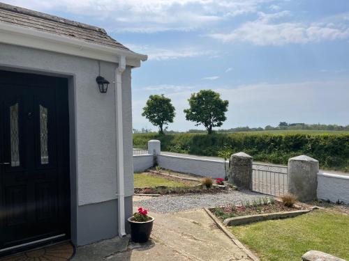 Midsummer cottage — 4-Star Luxury Hotel in Loch Garman, Republic of Ireland