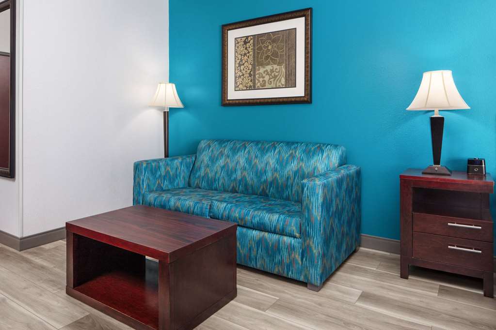 La Quinta Inn & Suites by Wyndham Woodward - photo 23
