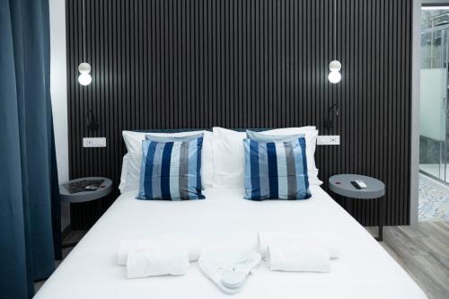 Teulada Luxury Rooms — 4-Star Luxury Hotel in Rome, Italy