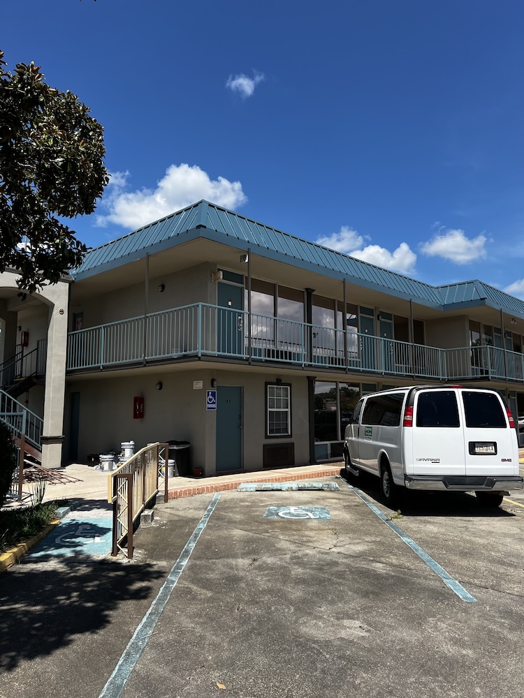 Discovery Inn Lafayette - photo 15