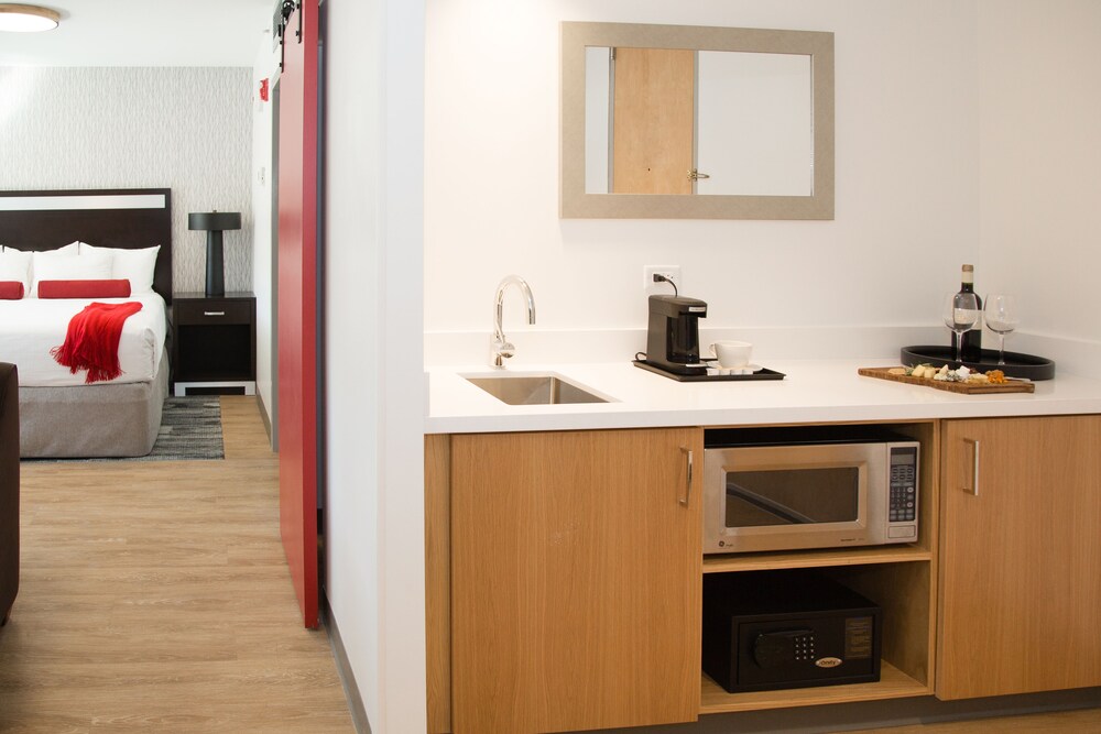 The University of Georgia Center for Continuing Education & Hotel - photo 17
