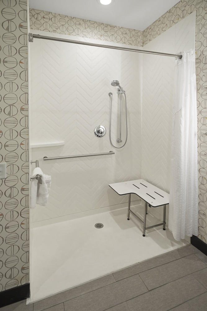 Holiday Inn & Suites Decatur Forsyth by IHG - photo 10