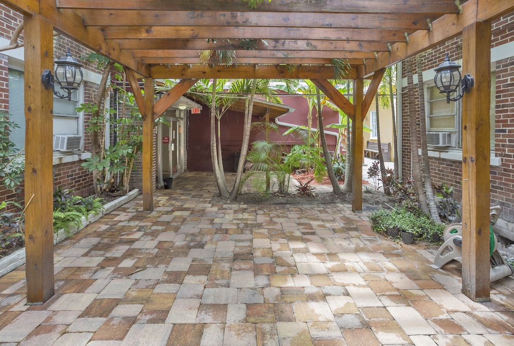Palm Grove Inn - photo 24