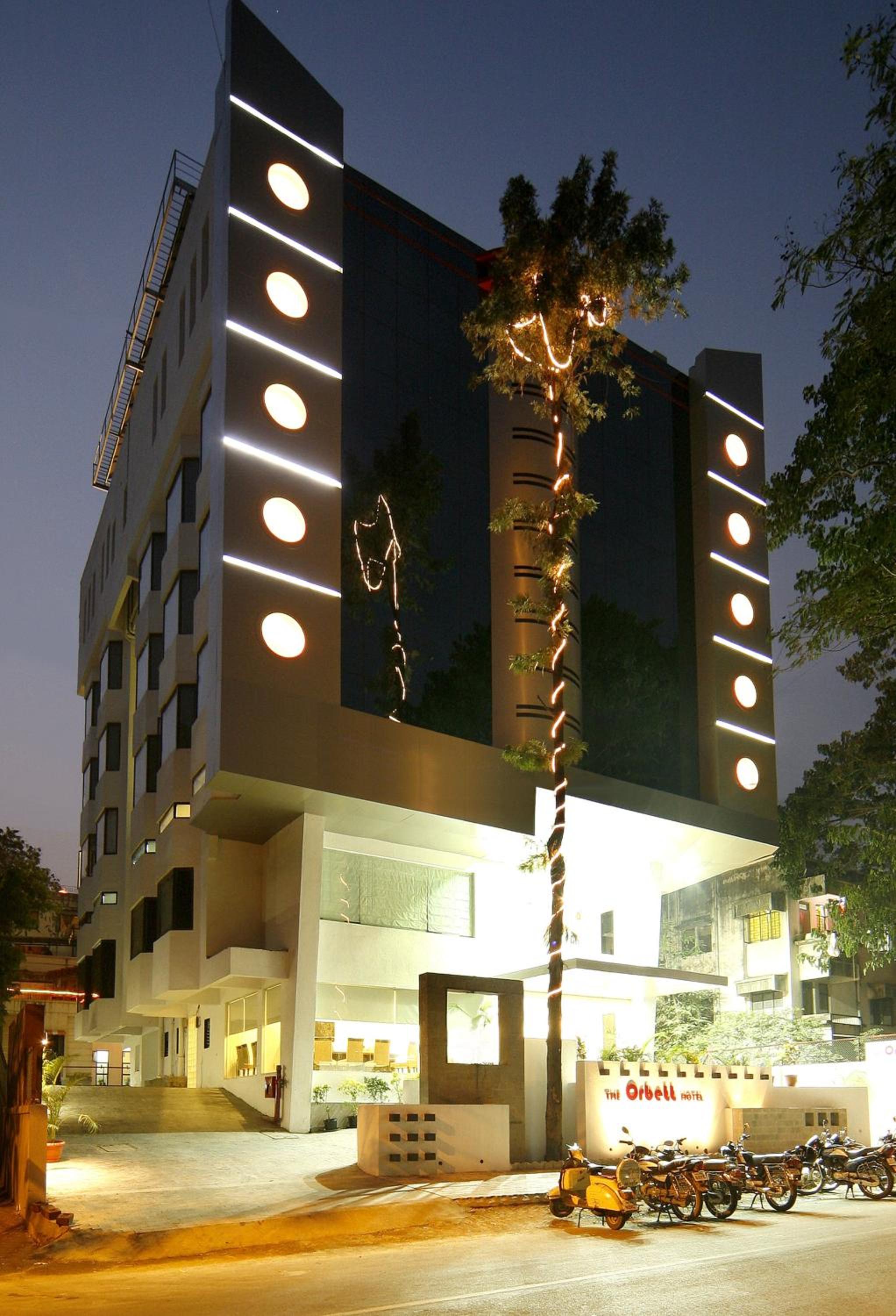 OYO Premium Deccan Apte Road - last minute hotel in Pune