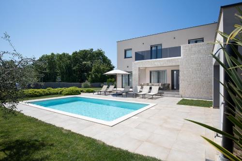 Premium Year Round Poolside Villas — 4-Star Luxury Hotel in Marcana, Croatia