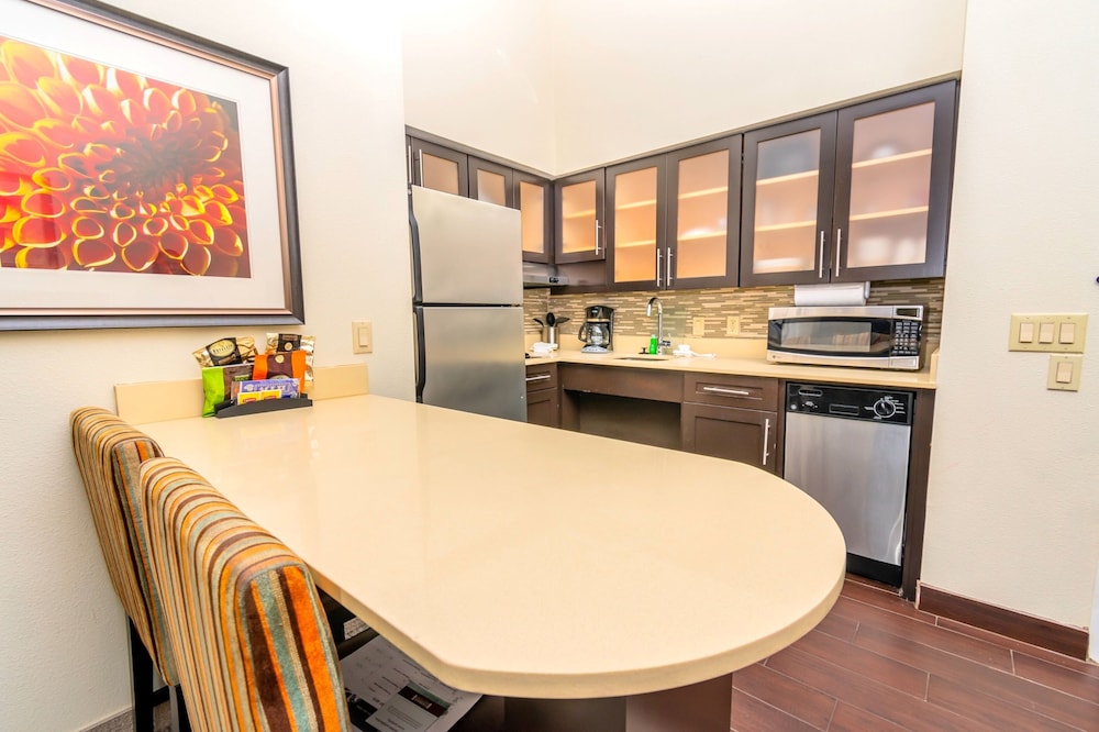 Staybridge Suites Houston IAH Beltway 8 by IHG - photo 13