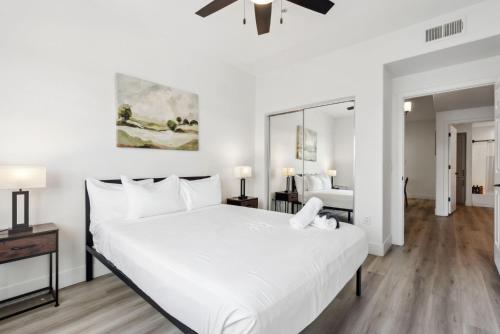 CozySuites Glendale Westgate with pool 08 — 4-Star Luxury Hotel in Glendale, United States