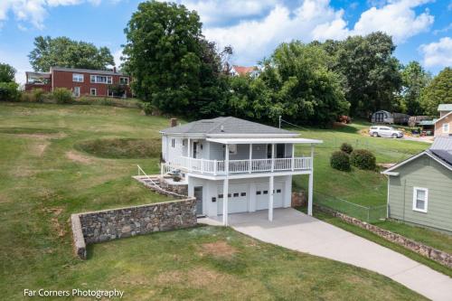 Inn Between Asheville Waynesville — Canton