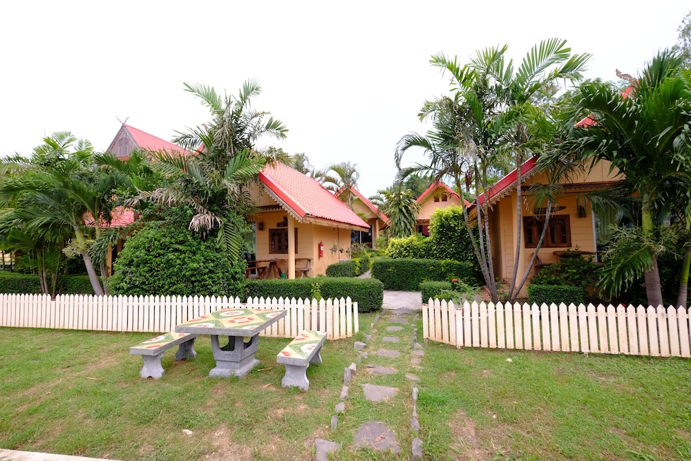 Rotchana's Retreat Hotel on Mekong That Phanom — hotel in That Phanom