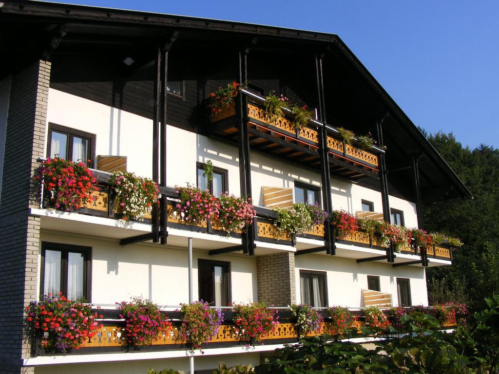 Pension Waldesruh — 4-Star Luxury Hotel in Velden Am Woerthersee, Austria