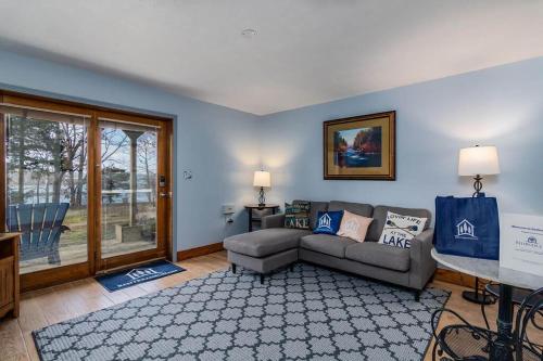 Lured on the Lake Suite — 4-Star Luxury Hotel in Hollister, United States