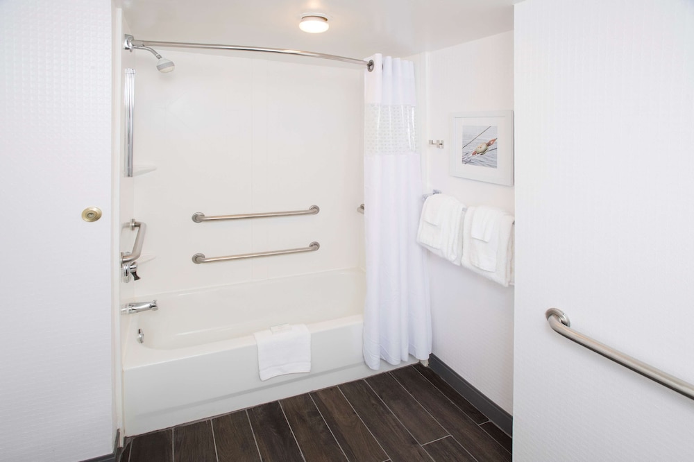 Hampton Inn & Suites Annapolis - photo 18