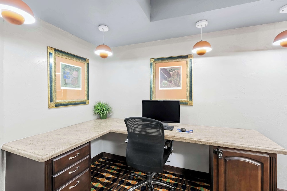SureStay Plus Hotel by Best Western Lubbock Medical Center - photo 44