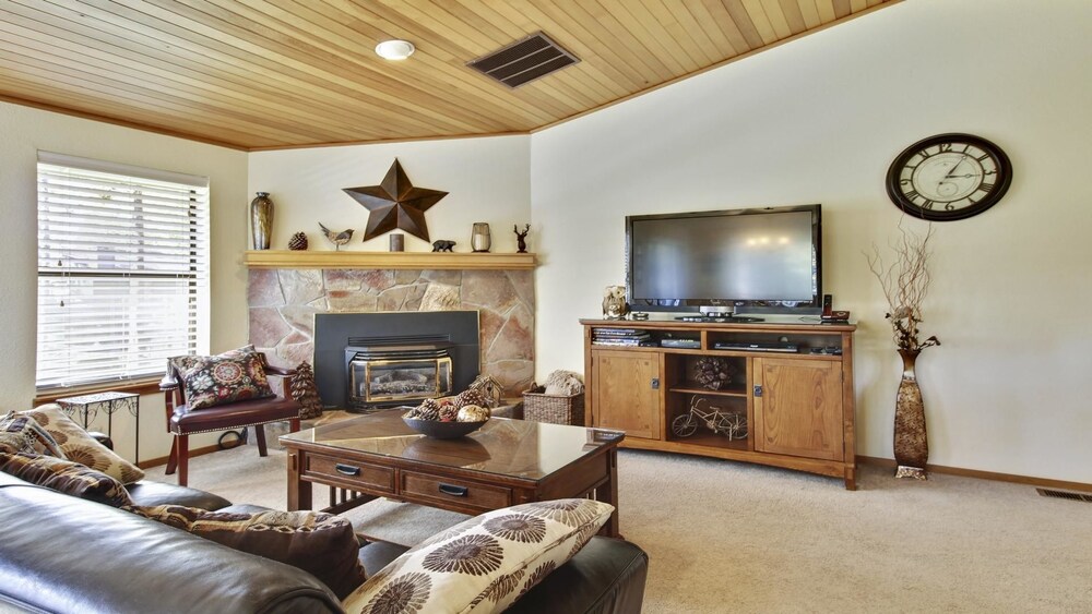 Fairway Village 12 — 4-Star Luxury Hotel in Bend, United States