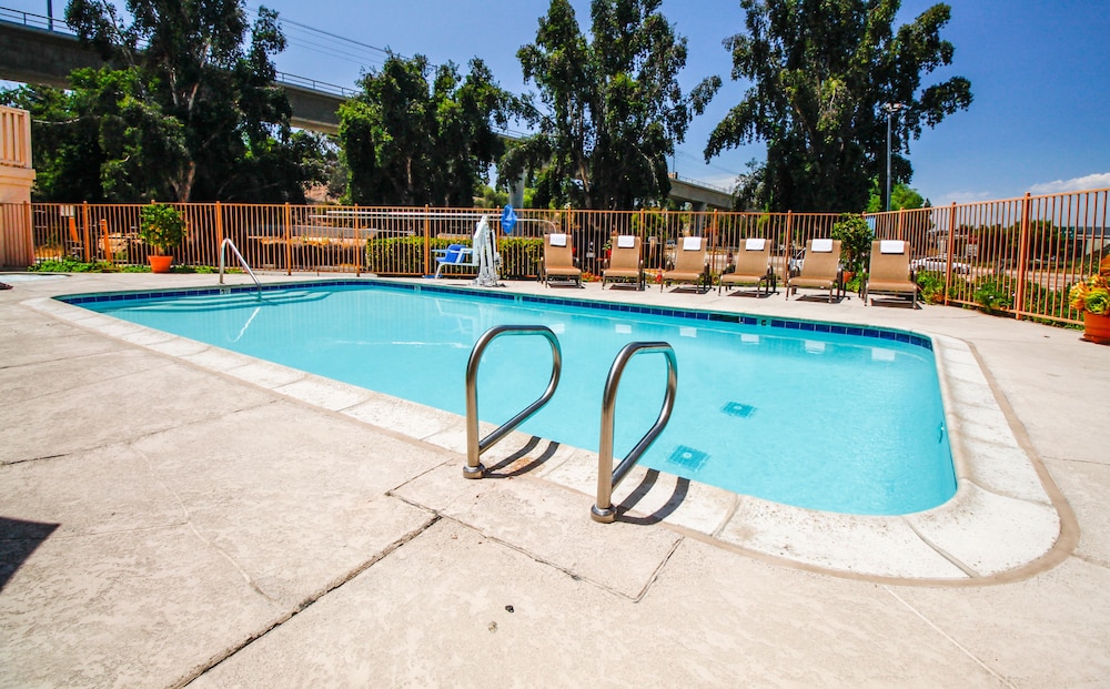 Heritage Inn La Mesa - photo 21