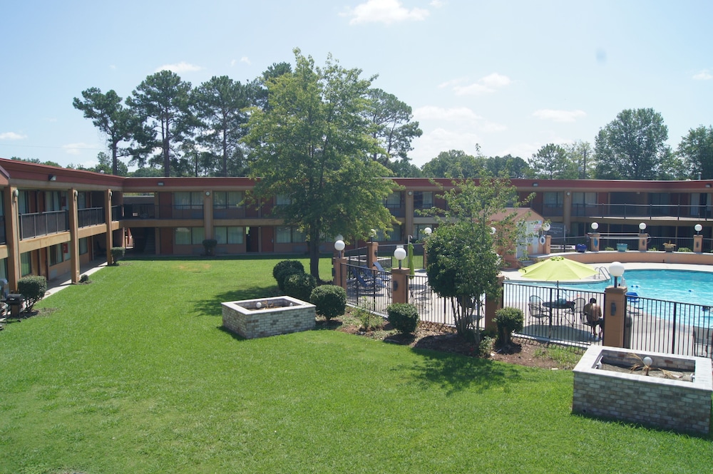 Days Inn by Wyndham Durham Near Duke University - photo 54