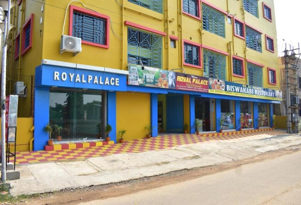 Royal Palace - last minute hotel in Bolpur
