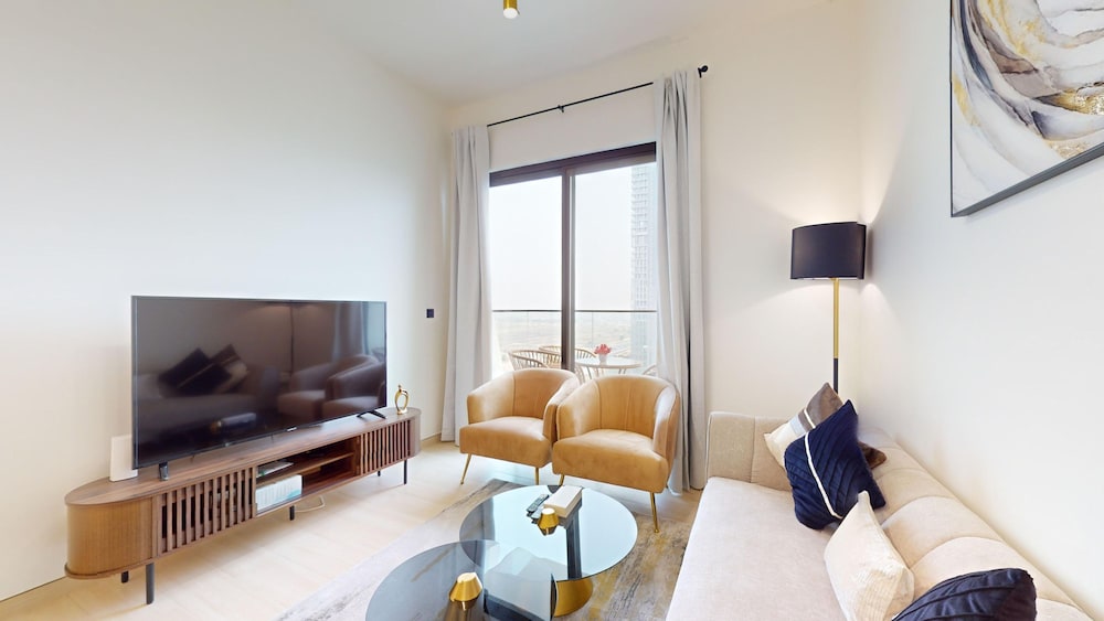 JVC Binghatti Heights 1102 — 4-Star Luxury Hotel in Dubai, United Arab Emirates