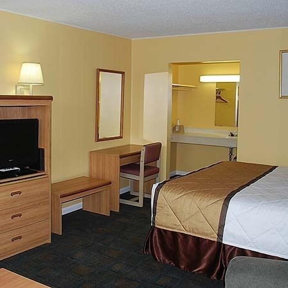 Duffys Motel Calhoun - photo 16