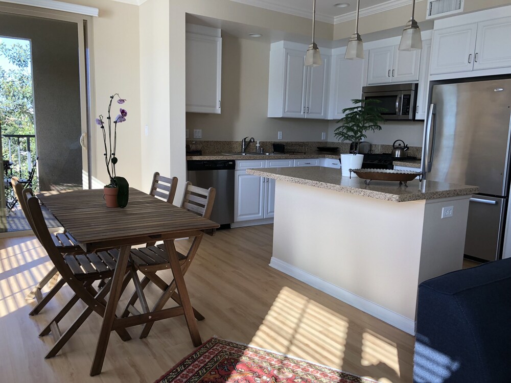 Resort Style Luxury 2BD Suite in Irvine's Spectrum Center - photo 9