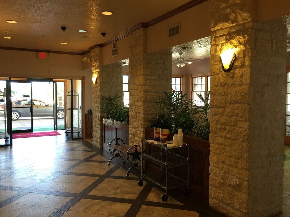 Texas Hill Country Hotel By Holiday Creek - photo 29