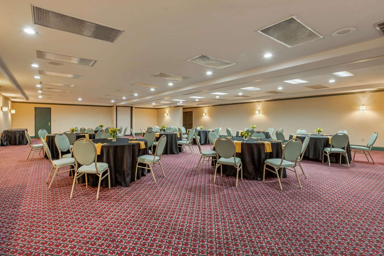 Clarion Hotel and Conference Center Harrisburg West - photo 32