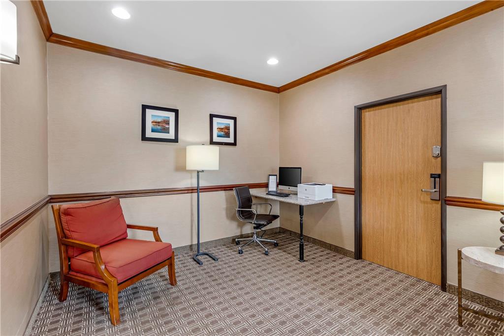 Comfort Inn & Suites East Moline near I 80 - photo 36
