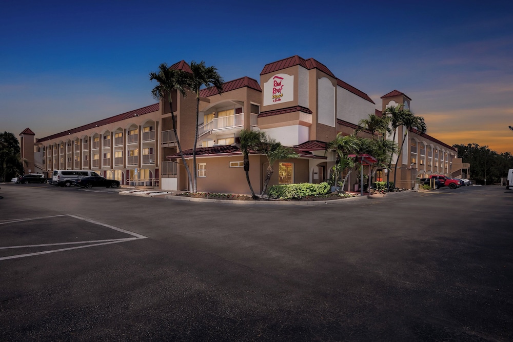 Red Roof Inn PLUS & Suites Naples Downtown 5th Ave S - photo 50